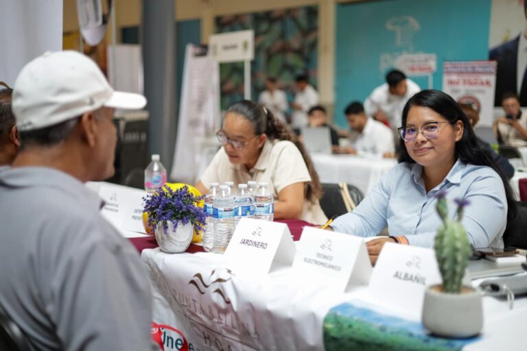 Feria de Empleo “La Chamba Nos Une” llega a La Paz