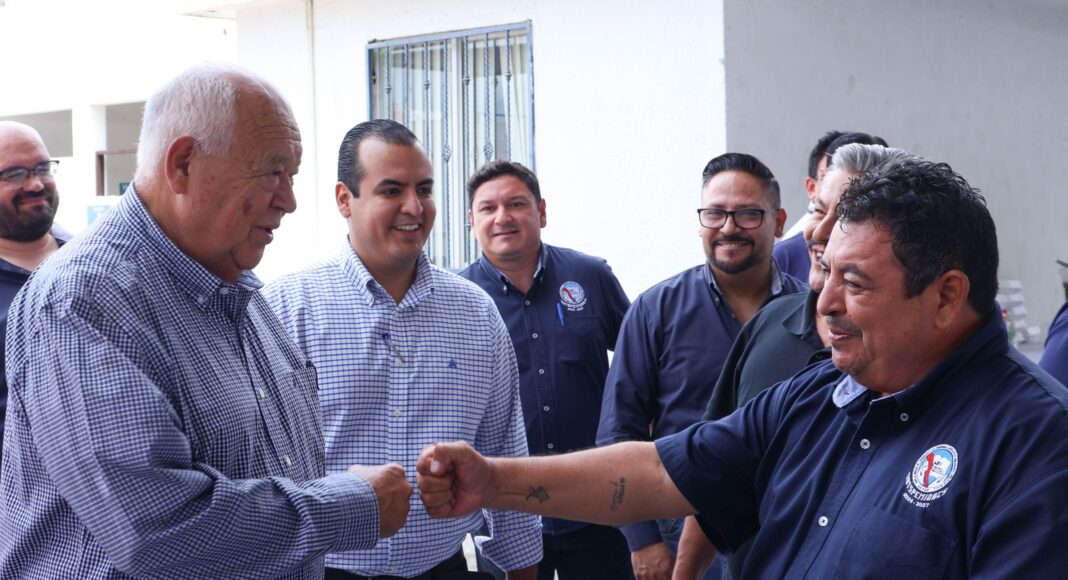 Castro Cosío reconoce a trabajadores del gobierno estatal