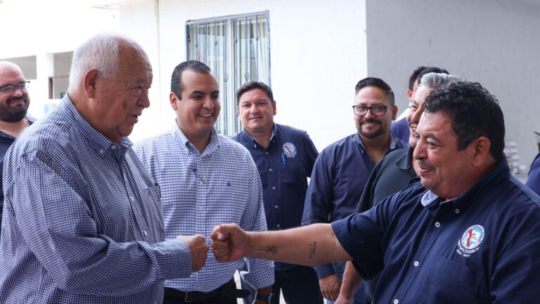 Castro Cosío reconoce a trabajadores del gobierno estatal