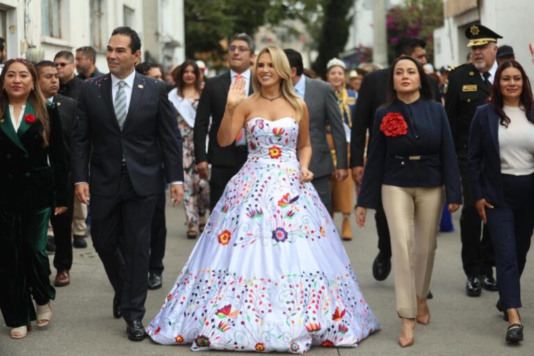 Huixquilucan conmemora la Independencia con desfile