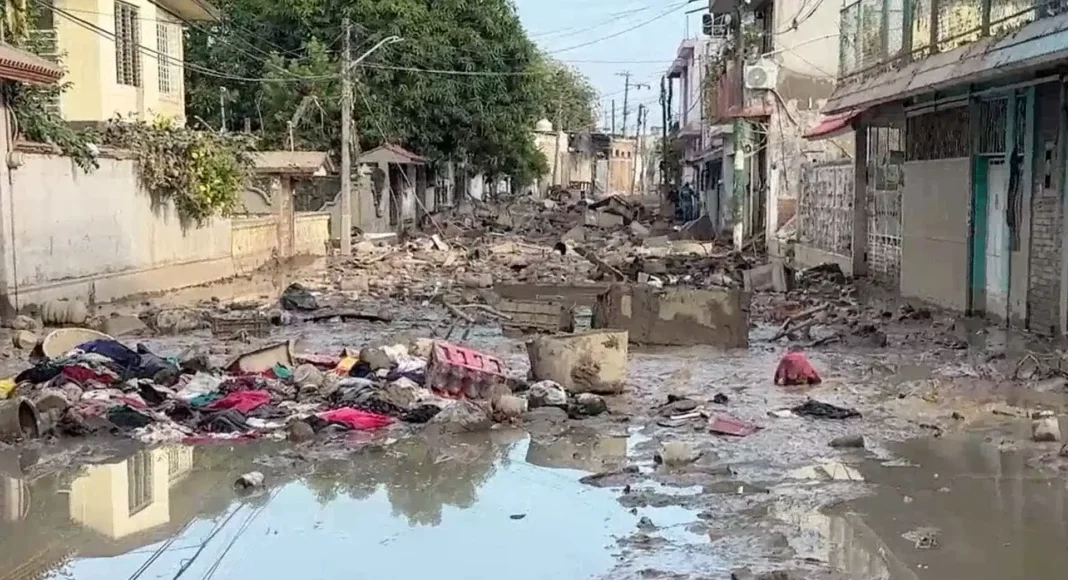 Poza Rica sigue bajo el lodo a una semana de la inundación