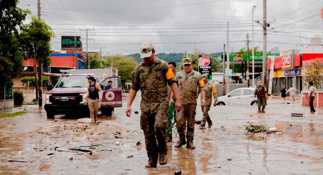 Poza Rica bajo el agua: urgen lanchas y víveres para rescatar a familias atrapadas