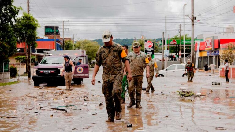 Poza Rica bajo el agua: urgen lanchas y víveres para rescatar a familias atrapadas