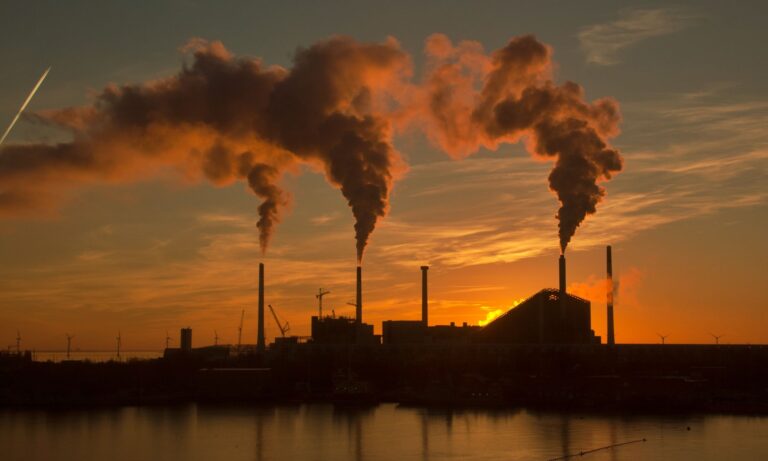 Récord histórico de dióxido de carbono alerta sobre el avance del cambio climático