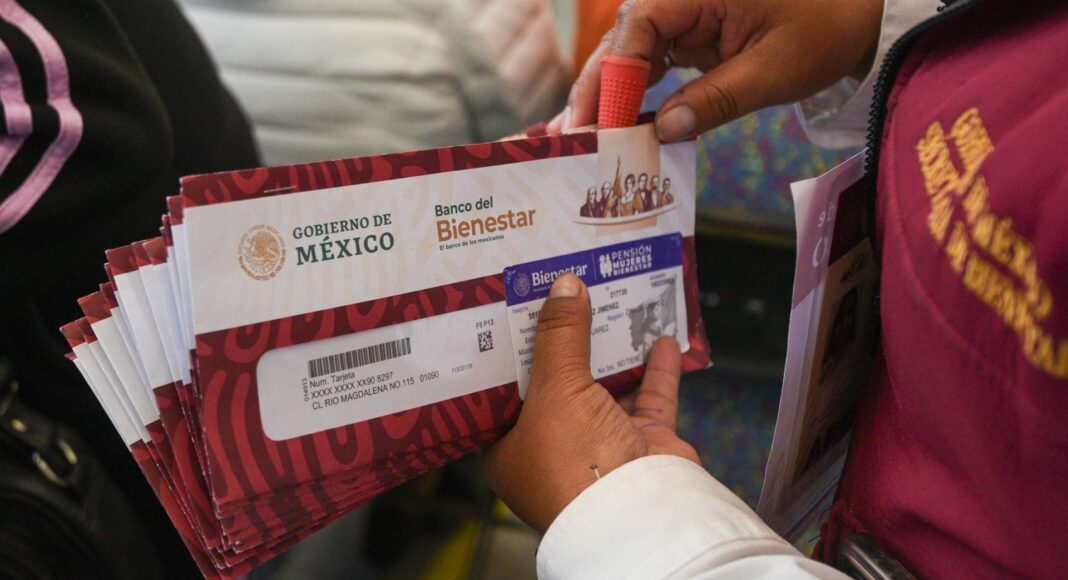 Avanza entrega de tarjetas de la Pensión Mujeres Bienestar