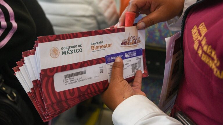 Avanza entrega de tarjetas de la Pensión Mujeres Bienestar