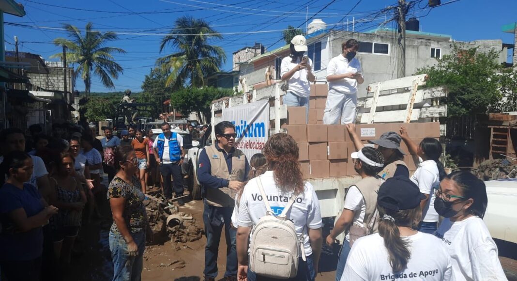 Fundaciones Slim y Telmex entregan ayuda en Veracruz