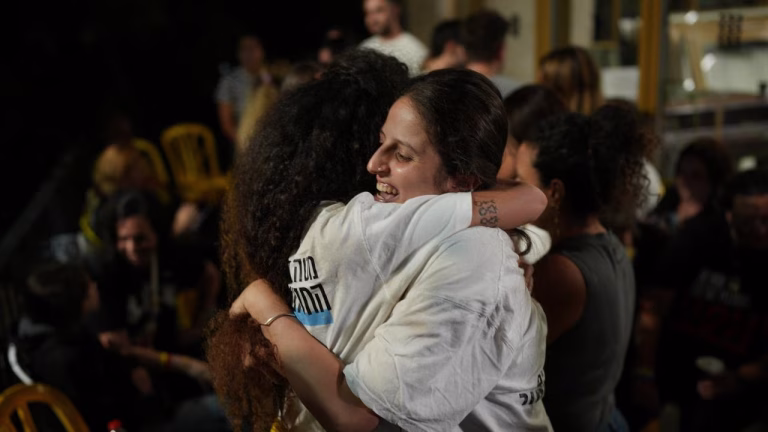 Israel y Hamas firman acuerdo de cese al fuego y liberación de rehenes