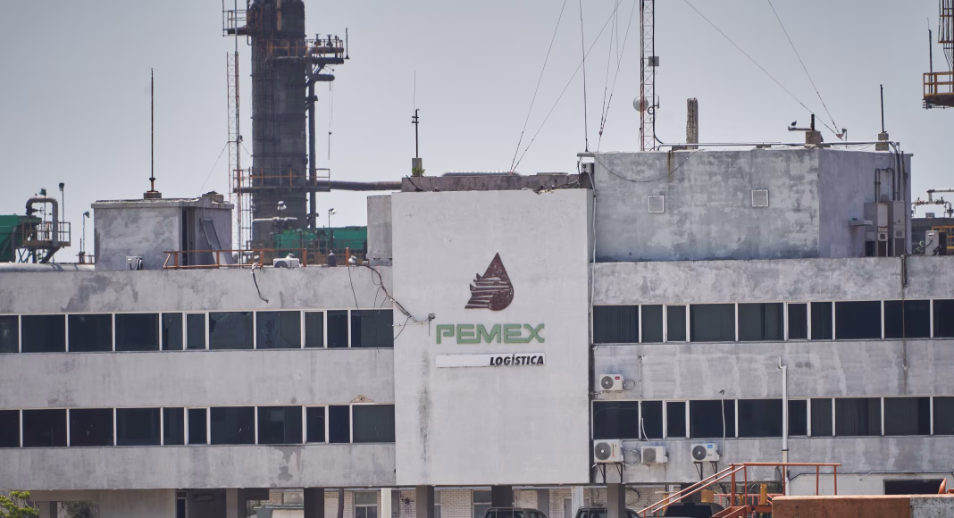 Pemex refuerza vigilancia por lluvias en Veracruz
