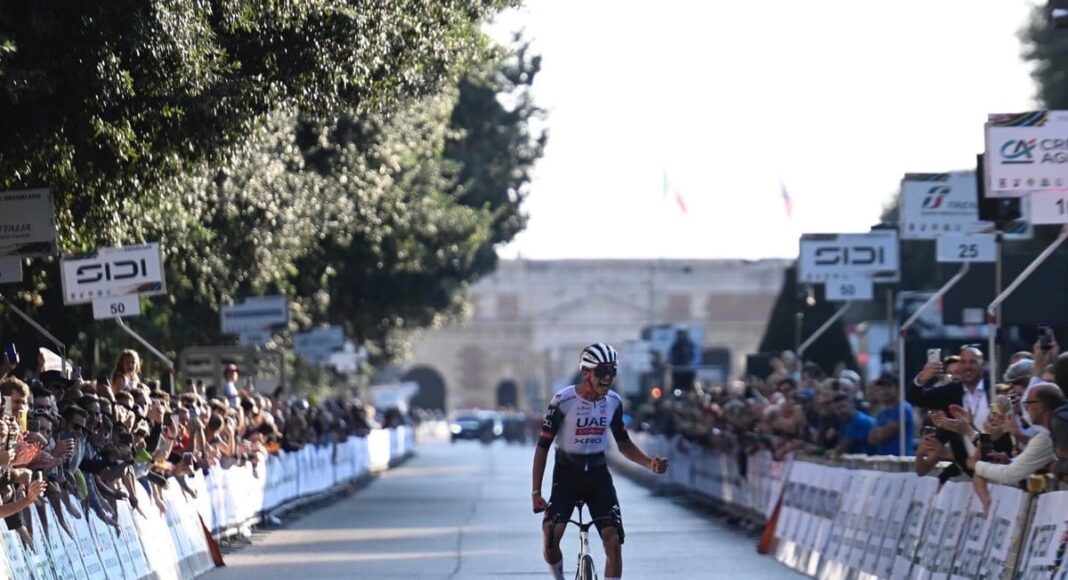 Isaac del Toro gana el Giro del Veneto y hace historia