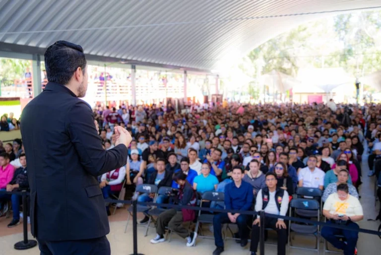Megaclase de IA reúne a 2 mil personas en Azcapotzalco
