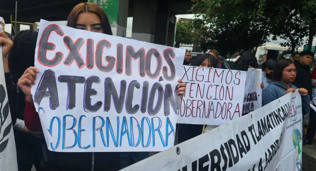 Maestros del Edomex protestan y exigen diálogo con Delfina Gómez