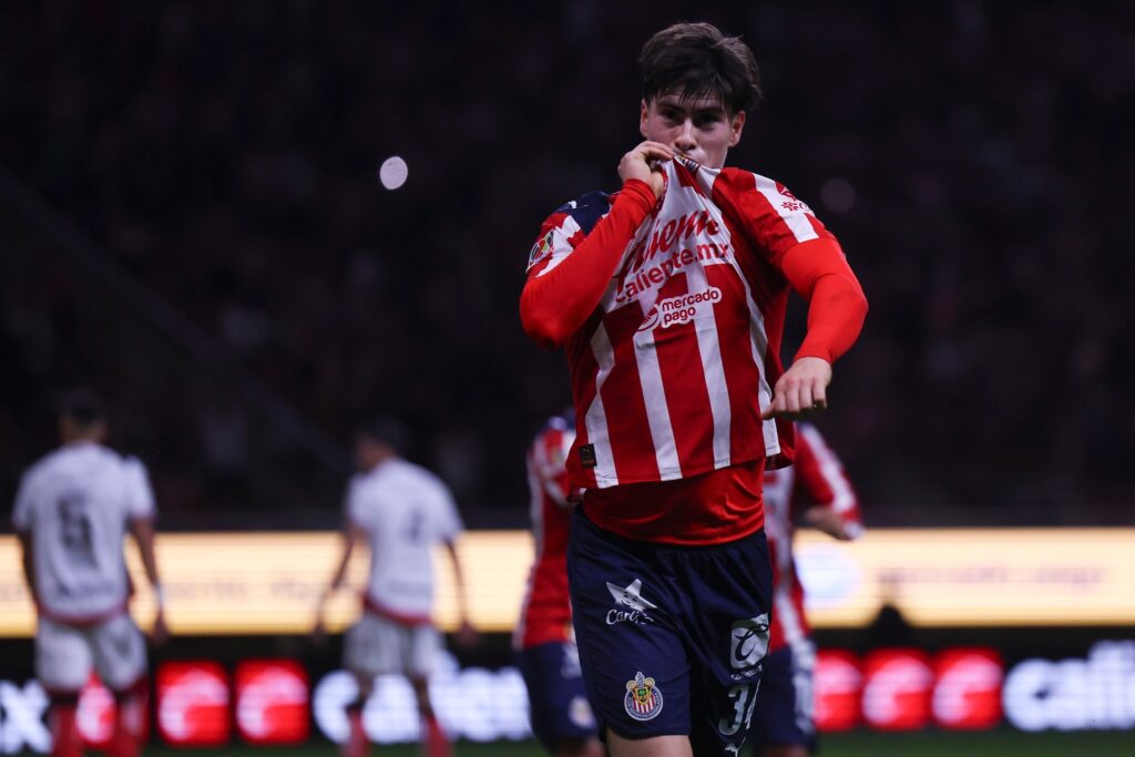 Armando González brilla con triplete en el Clásico Tapatío 1 Armando González brilla con triplete en el Clásico Tapatío