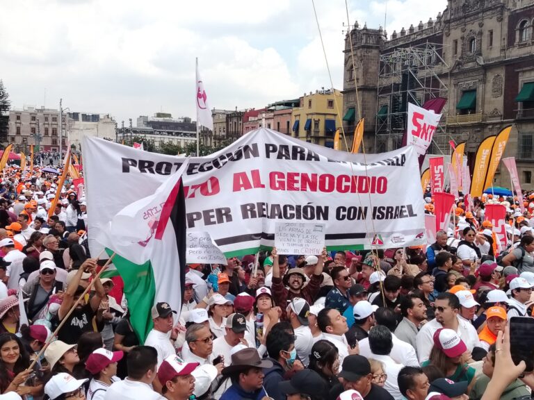 Activistas piden romper relaciones con Israel en el Zócalo Activistas piden romper relaciones con Israel en el Zócalo