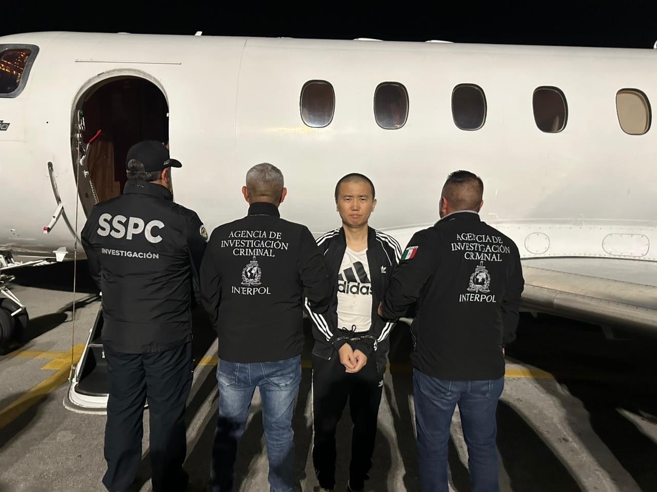 21 Cuba detiene a Zhi Dong; México pide su extradición