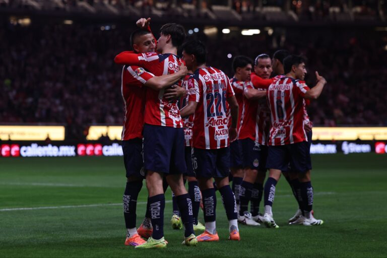 Armando González brilla con triplete en el Clásico Tapatío