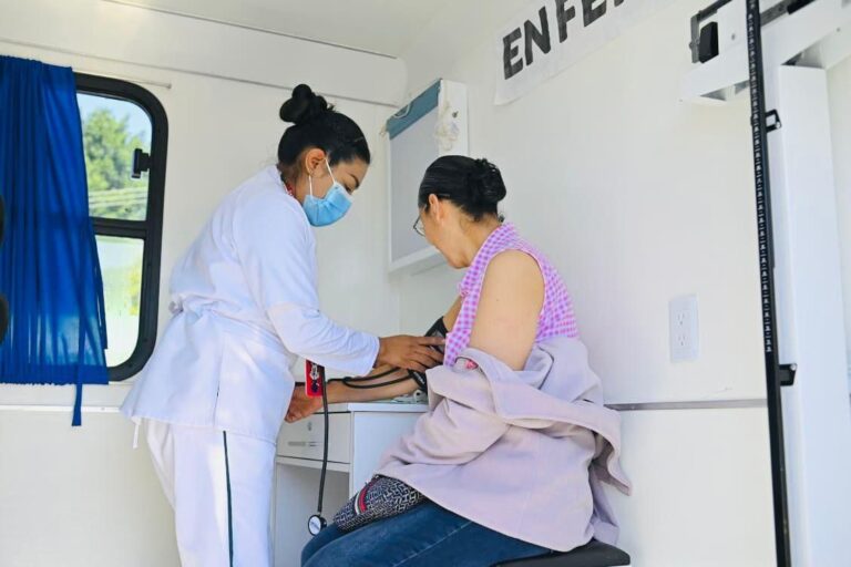 Tlalnepantla impulsa jornada rosa para la detección oportuna del cáncer de mama