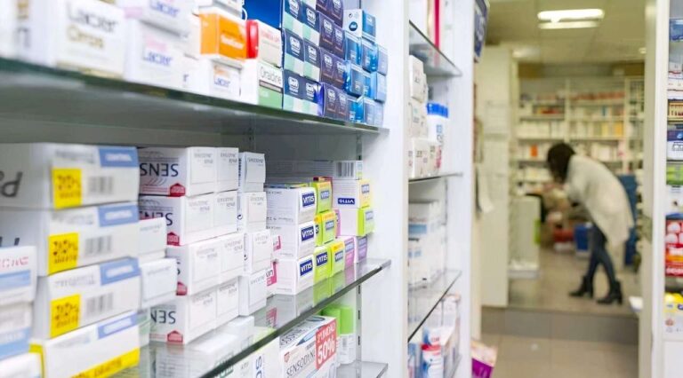 Empresas farmacéuticas reciben sanciones por inhabilitación