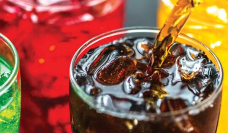 Refrescos tendrán menos azúcar, anuncia Sheinbaum