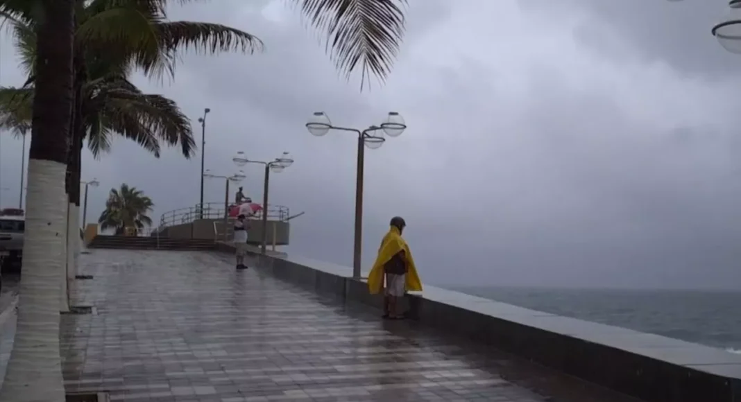 Suspenden clases en Mazatlán y Escuinapa por fuertes lluvias