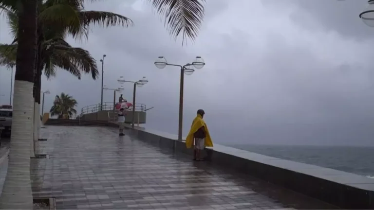 Suspenden clases en Mazatlán y Escuinapa por fuertes lluvias
