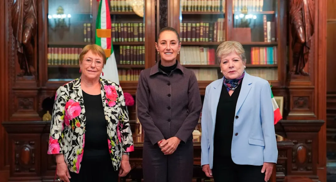 Claudia Sheinbaum se reúne con Michelle Bachelet en Palacio Nacional