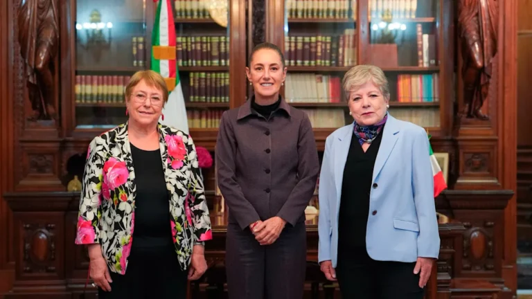 Claudia Sheinbaum se reúne con Michelle Bachelet en Palacio Nacional
