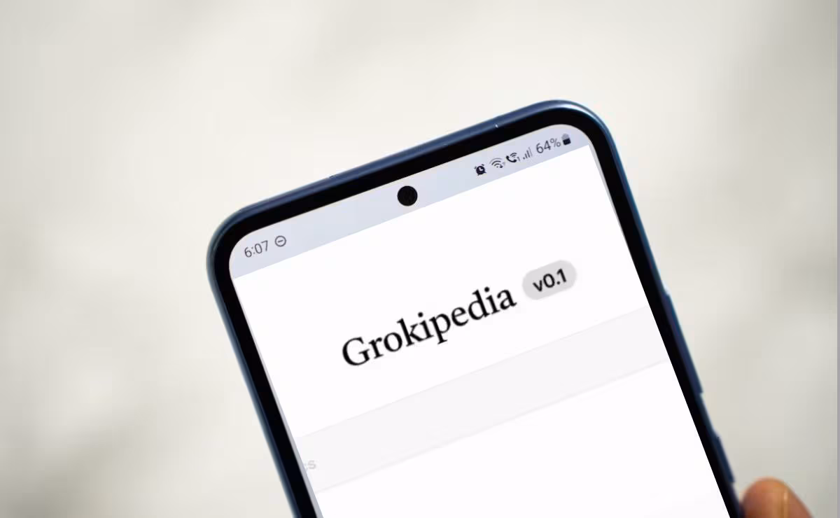 30 Elon Musk lanza Grokipedia, alternativa de IA a Wikipedia