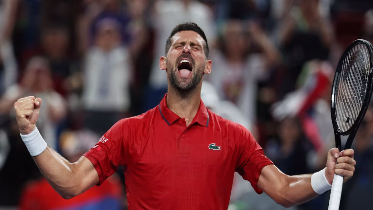 Djokovic avanza a cuartos de final del Masters de Shanghái