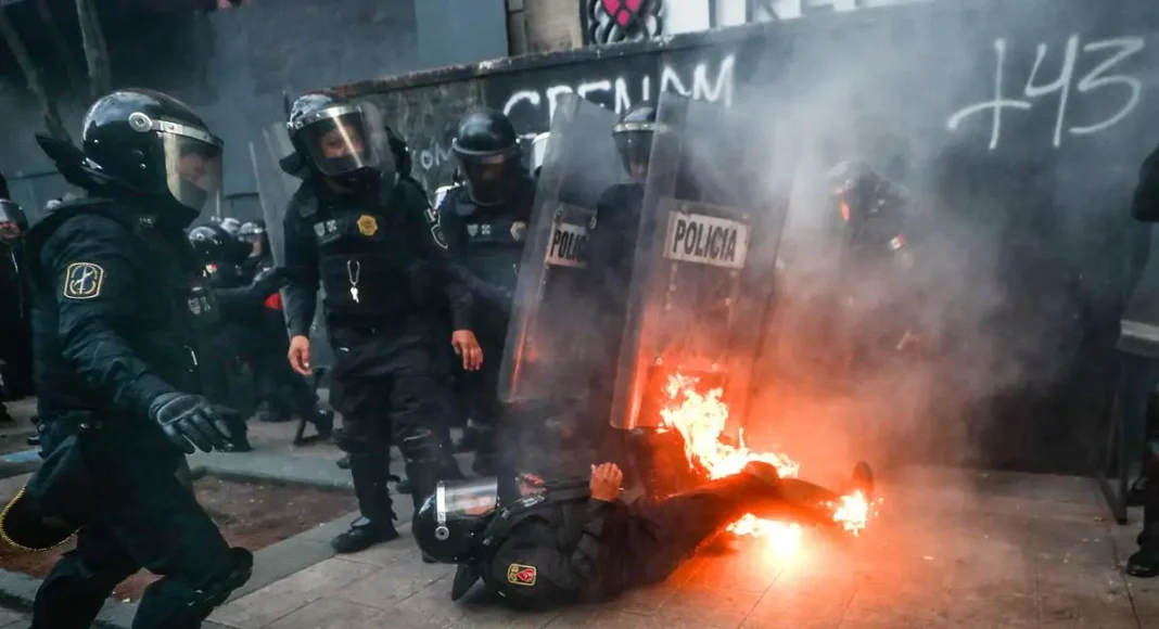 Detienen a encapuchado por robo en marcha del 2 de octubre