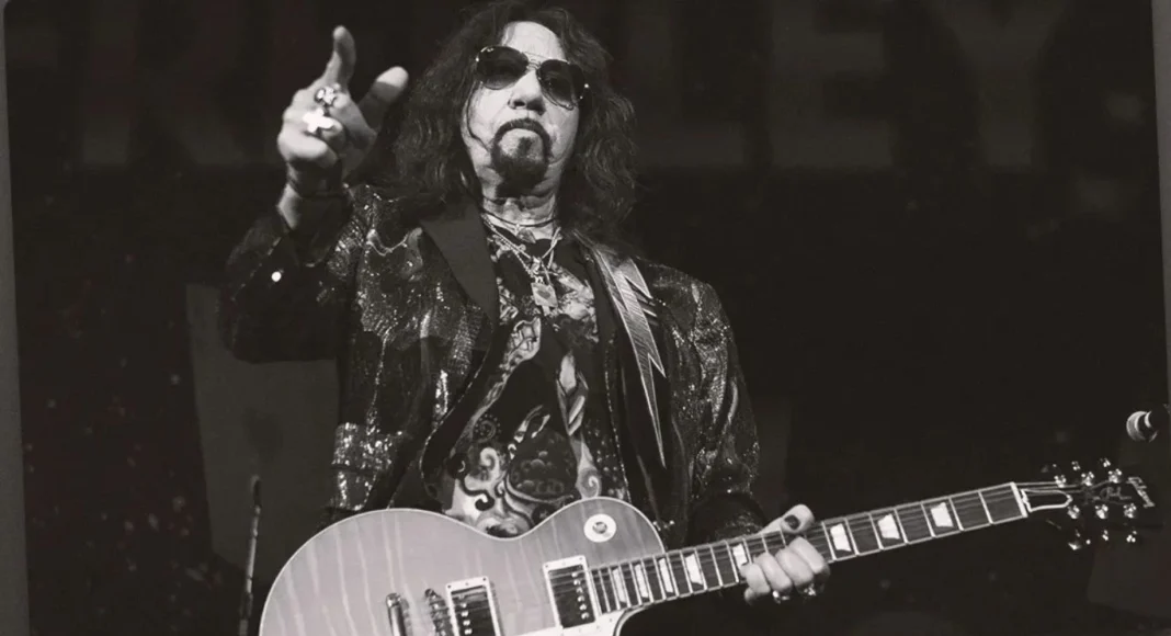 Muere Ace Frehley, fundador de Kiss, a los 74 años