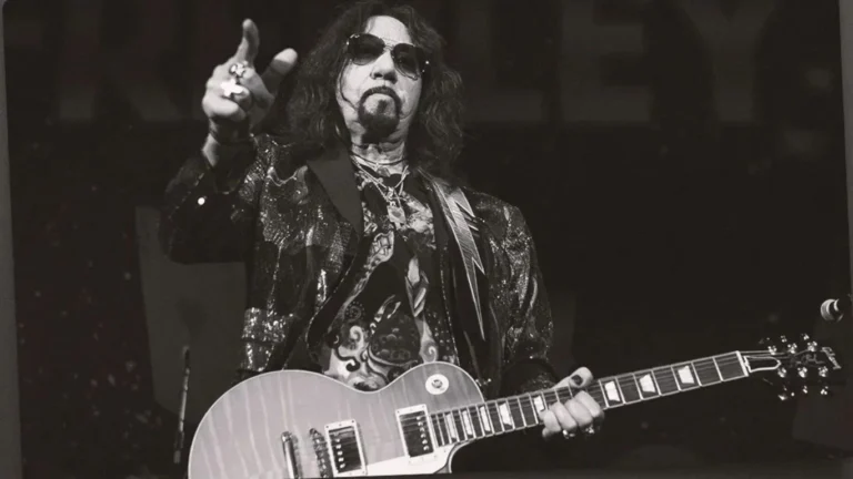 Muere Ace Frehley, fundador de Kiss, a los 74 años