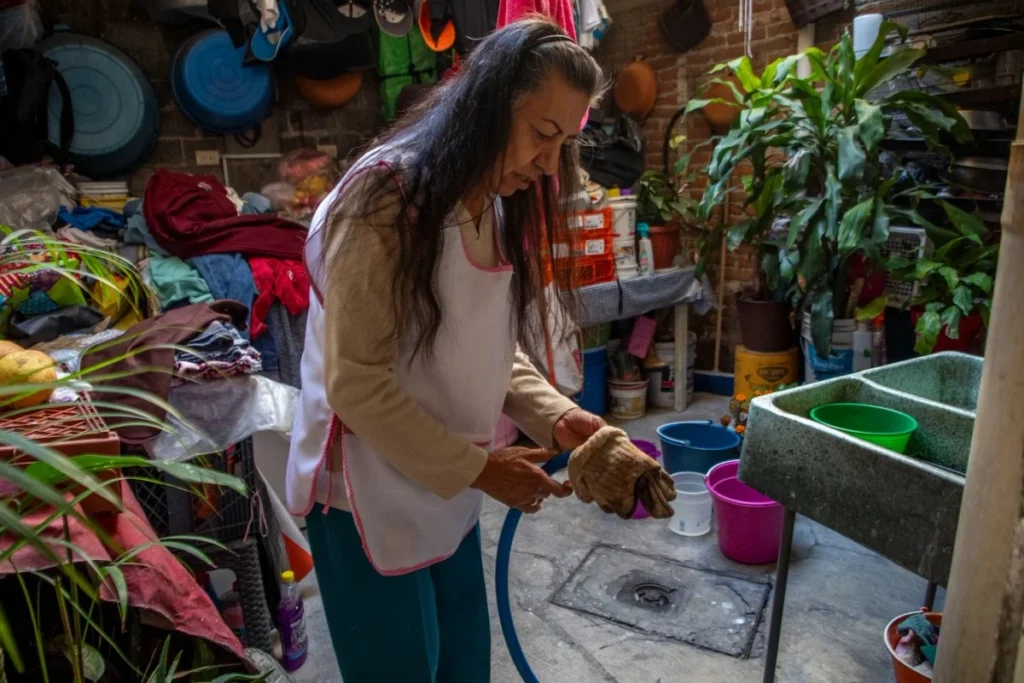 Vecinos de Iztapalapa reciben agua sucia y escasa por décadas 2 Vecinos de Iztapalapa reciben agua sucia y escasa por décadas