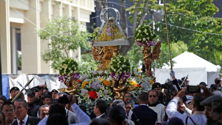 Más de tres millones de fieles acompañan la Romería de la Virgen de Zapopan