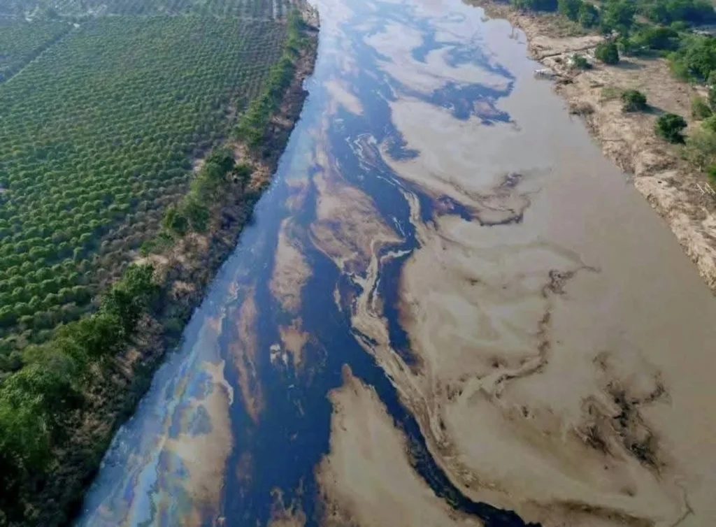 Pemex recupera más de 1.6 millones de litros tras fuga en Veracruz 2 Pemex recupera más de 1.6 millones de litros tras fuga en Veracruz