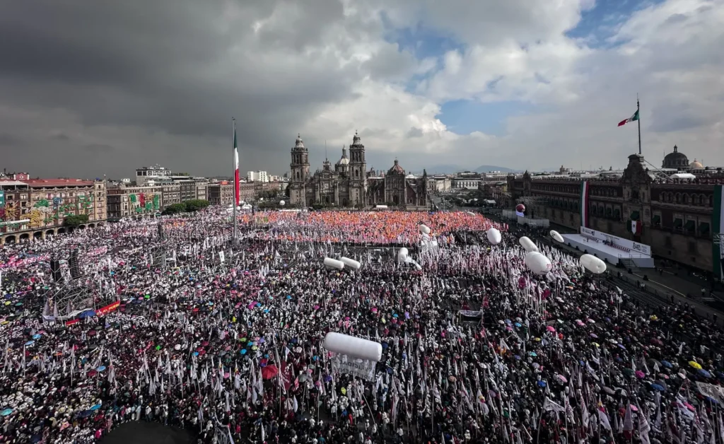 Fiesta en el Zócalo por primer informe de Sheinbaum 17 Fiesta en el Zócalo por primer informe de Sheinbaum