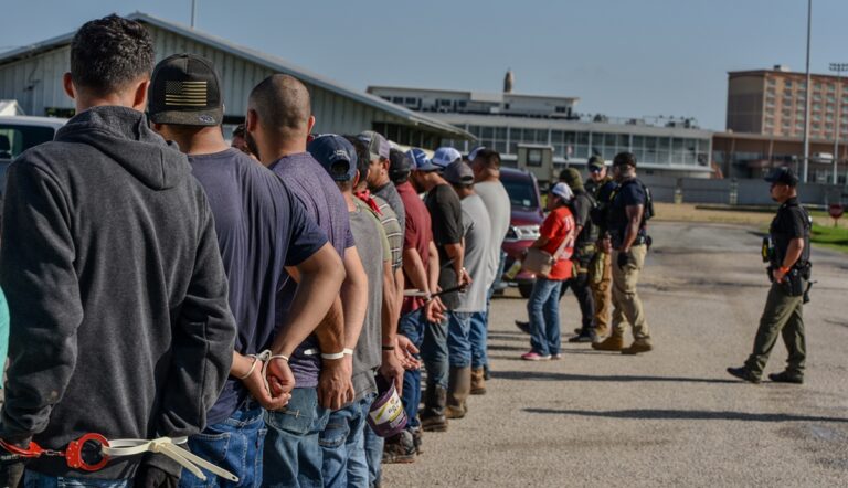 Más de mil mexicanos detenidos en operativos migratorios de EU: Sheinbaum