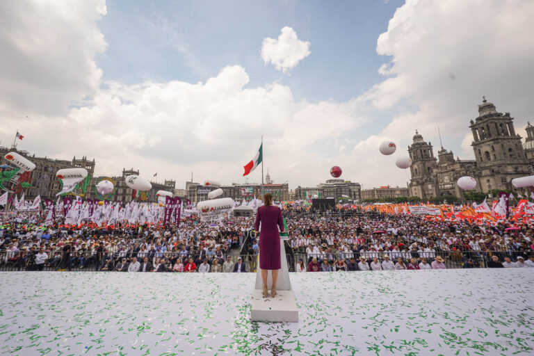Fiesta en el Zócalo por primer informe de Sheinbaum Fiesta en el Zócalo por primer informe de Sheinbaum