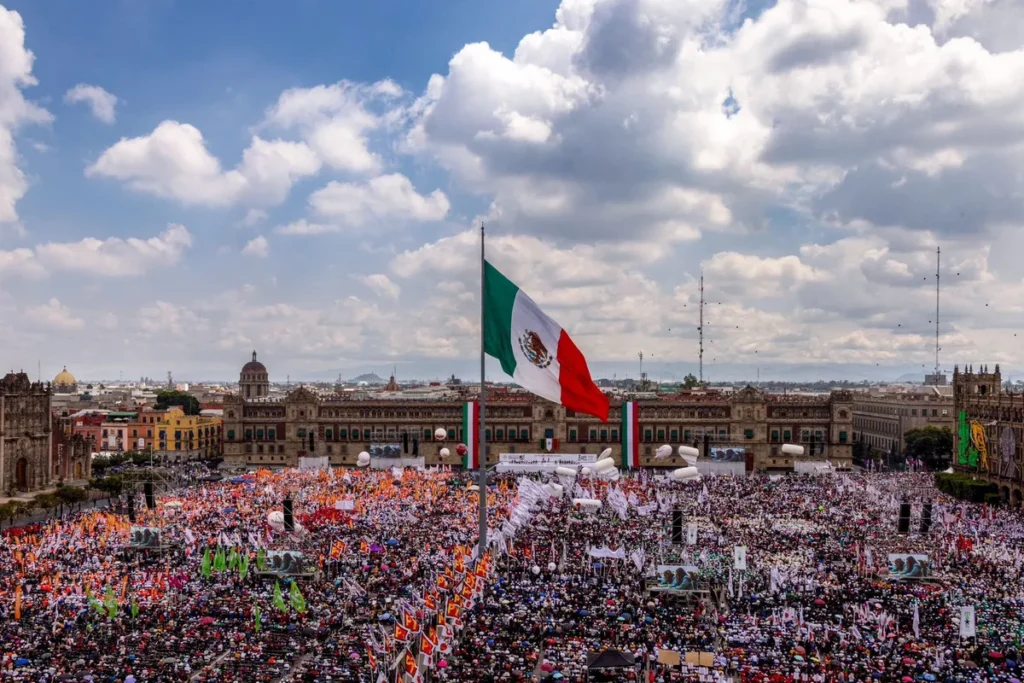 Fiesta en el Zócalo por primer informe de Sheinbaum 18 Fiesta en el Zócalo por primer informe de Sheinbaum