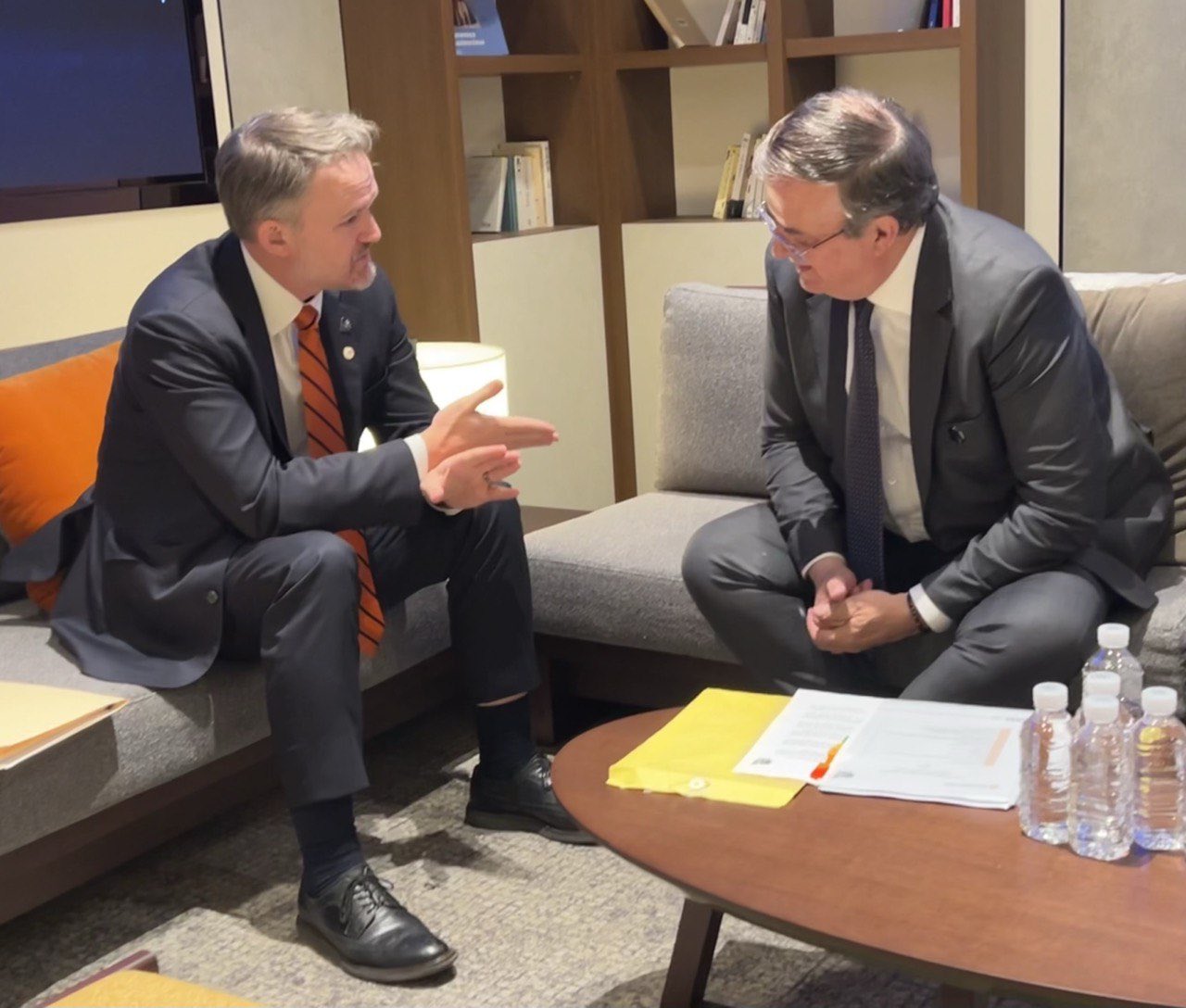 8 Ebrard y representante comercial de EU avanzan en negociaciones