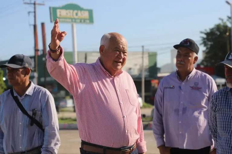 Supervisa gobernador Víctor Castro obras de pavimentación en La Paz