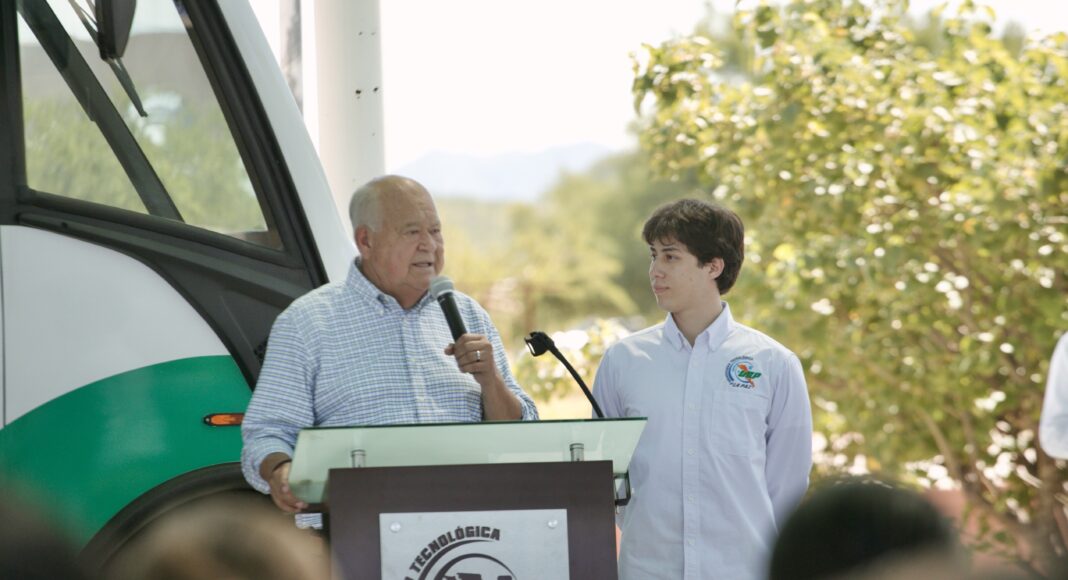Gobernador entrega nuevos espacios y autobús a la UTLP