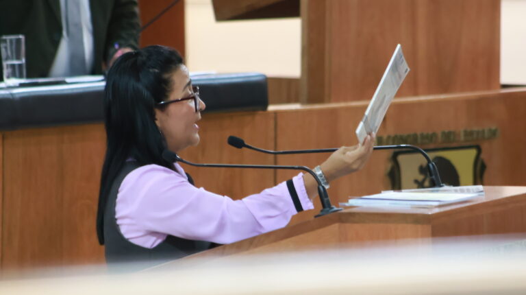 Reconocen a Martha Reyes por su labor científica en BCS