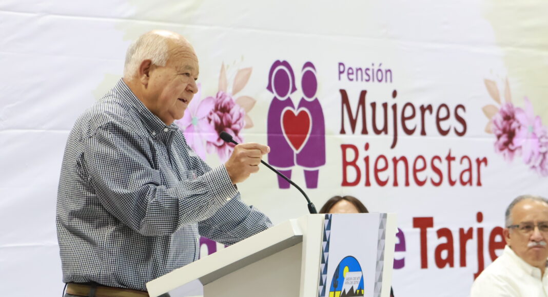 Entregan tarjetas del programa Mujeres Bienestar en BCS