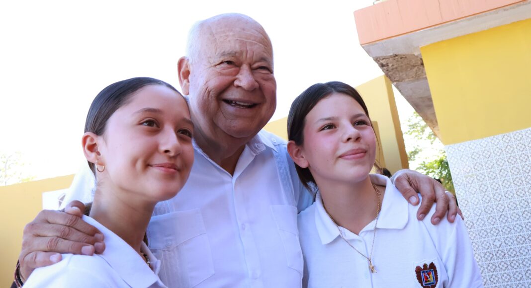 Gobernador de BCS destaca compromiso con la educación secundaria