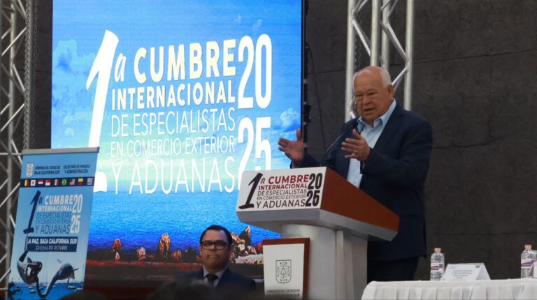 Inicia Cumbre Internacional de Comercio Exterior en La Paz