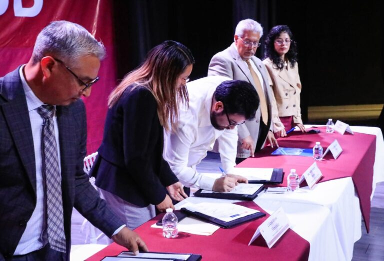 Naucalpan firma convenios para prácticas y servicio social estudiantil