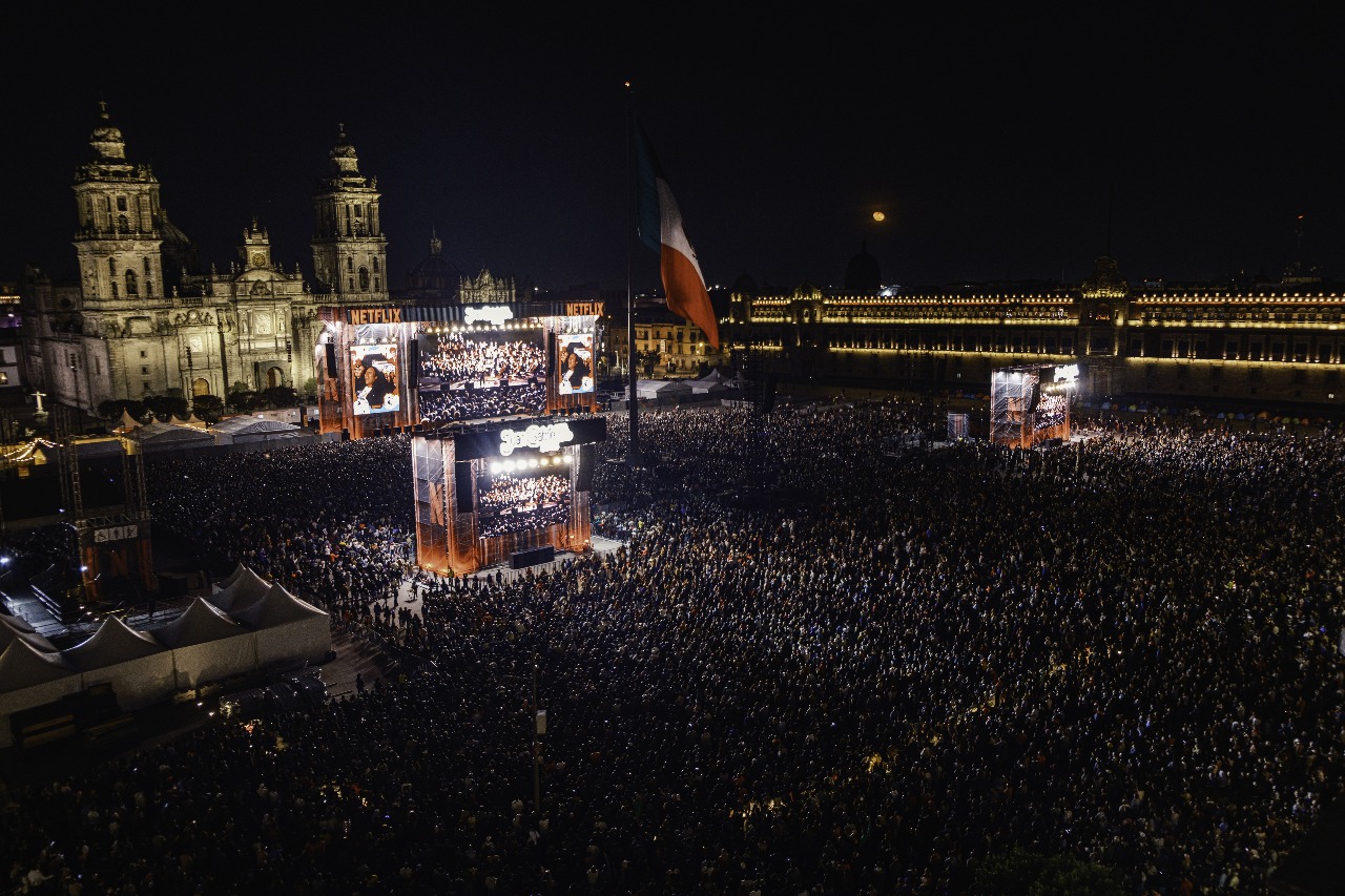 16 El Zócalo se rinde otra vez ante Juan Gabriel