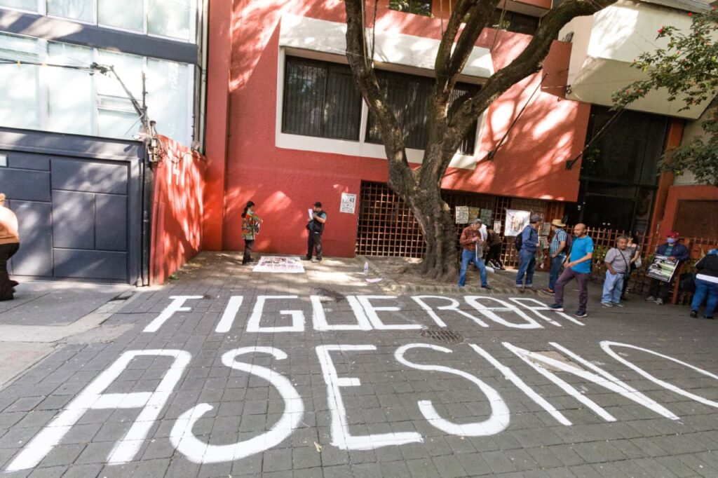 Protestan en Chilpancingo para borrar nombre de Rubén Figueroa 2 Protestan en Chilpancingo para borrar nombre de Rubén Figueroa