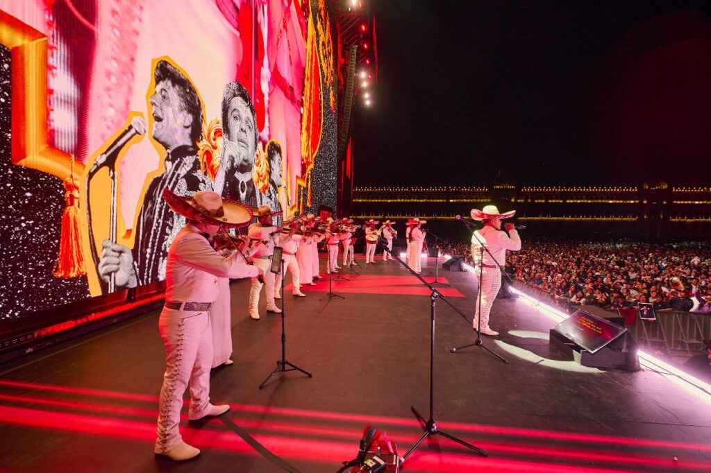 El Zócalo se rinde otra vez ante Juan Gabriel 15 El Zócalo se rinde otra vez ante Juan Gabriel